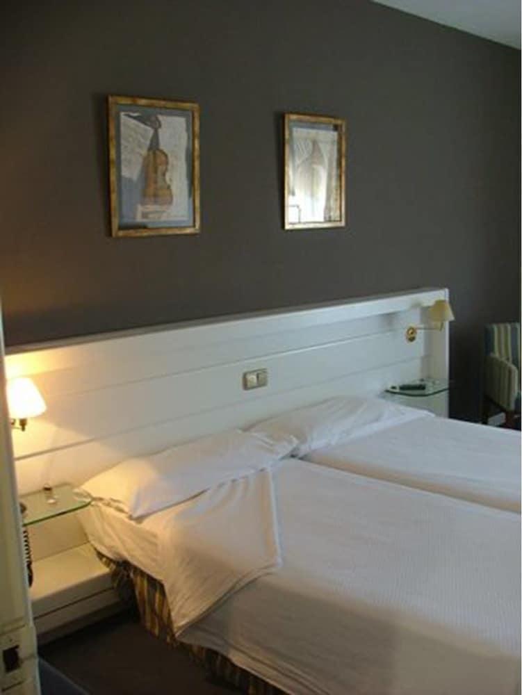 טרוחיו Hotel Las Cigueenas מראה חיצוני תמונה